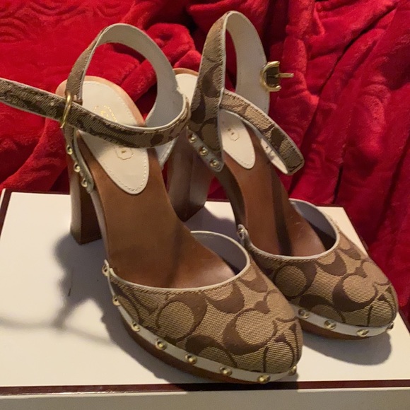 Coach Sandals like new - Picture 3 of 3